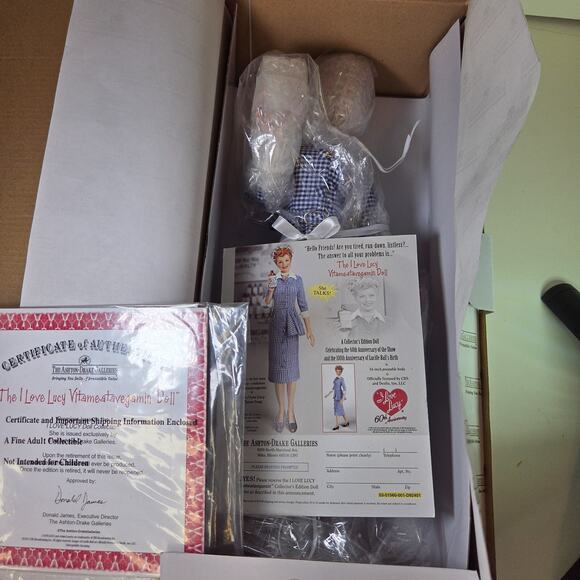 Ashton-Drake I Love Lucy Talking Doll 14" Vitameatavegamin NIB COA 2011 - Picture 2 of 7